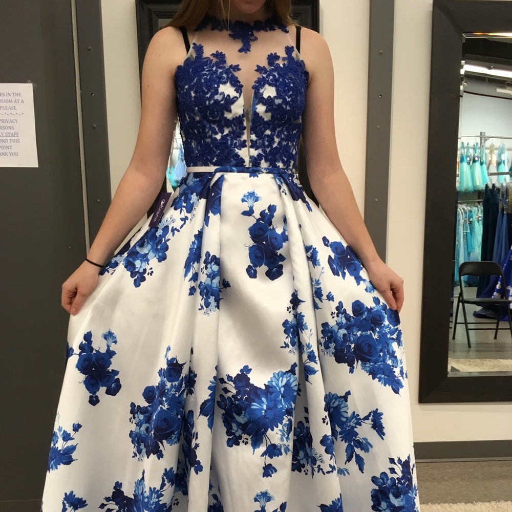 Prom/Formal Dress - Picture 1 of 3